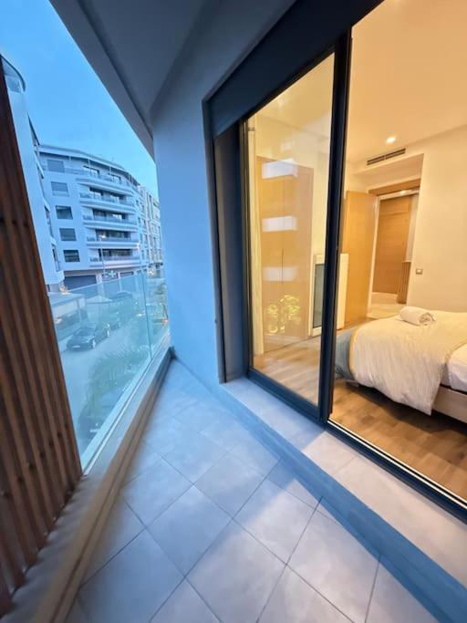 Ideal Away From * Casablanca